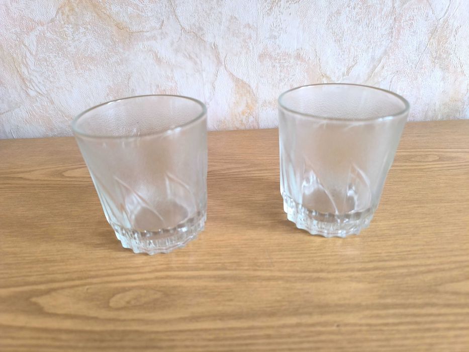 Чаши от стъкло с релеф