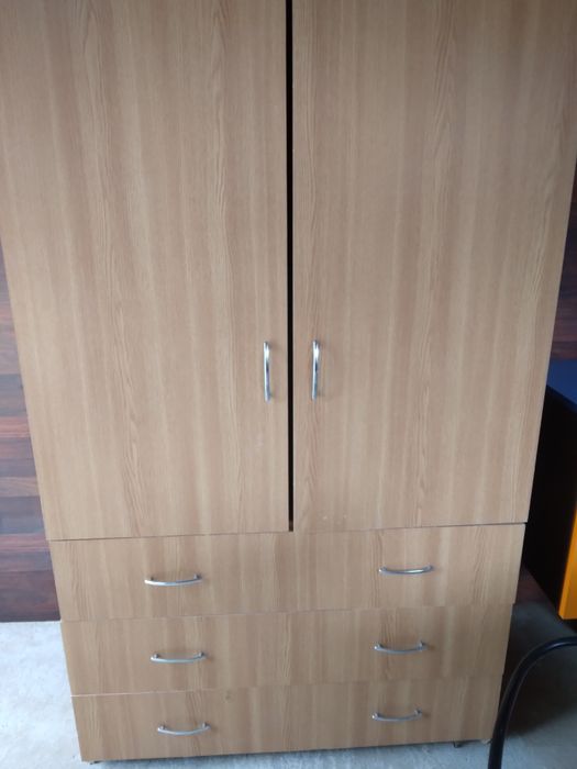 Vând sifonier din MDF în stare buna,culoare bej are 3 sertare