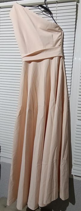 Елегантни роклии