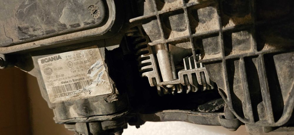 Ляв и десен лед фар за Скания