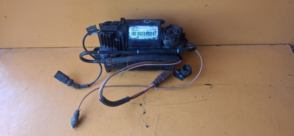 Компресор въздушно окачване Audi A6 C6 4F2 4F5 4FH 2.0TDI 2.4 2.7TDI 3.0TDI 3.2 4.2 5.2 4F0616005D