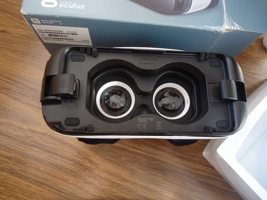 Samsung Очила за Виртуална Реалност Gear VR Oculus