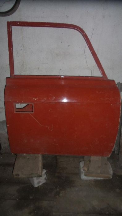 переднюю дверь на Москвич 412