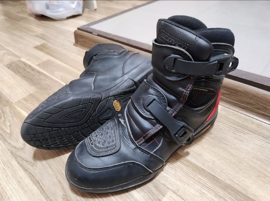 Продам ПОЛНЫЙ комплект мотоэкипировки