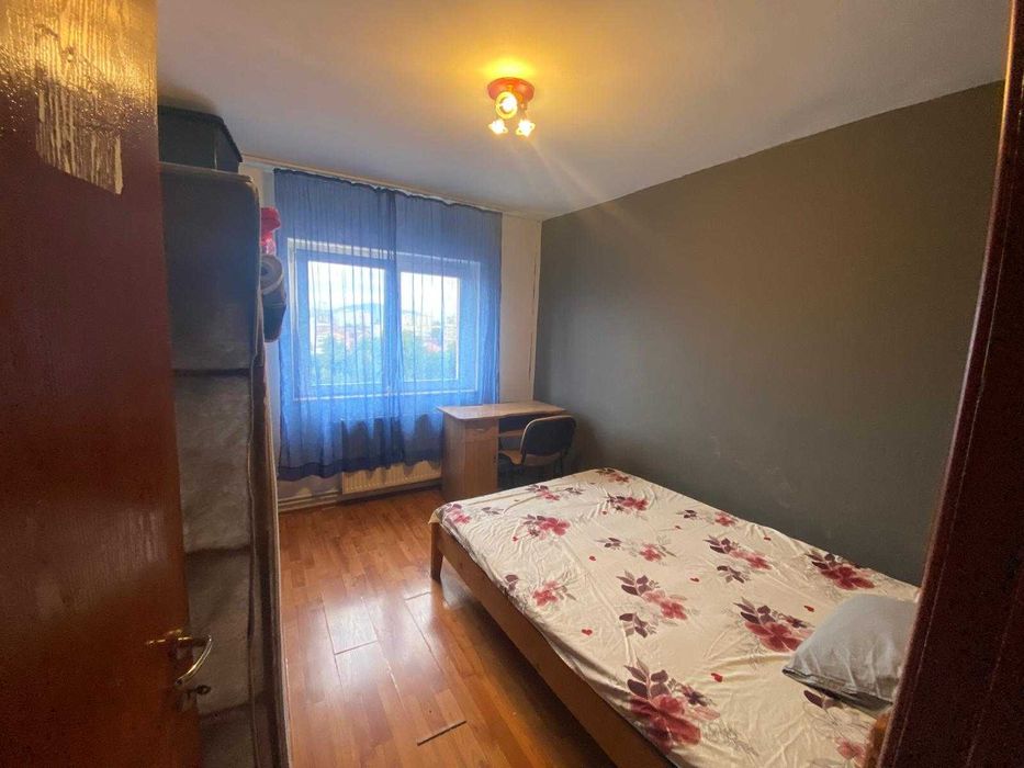 catam coleg/colega pentru 1 camera in ap 3 camere, strada posada 1