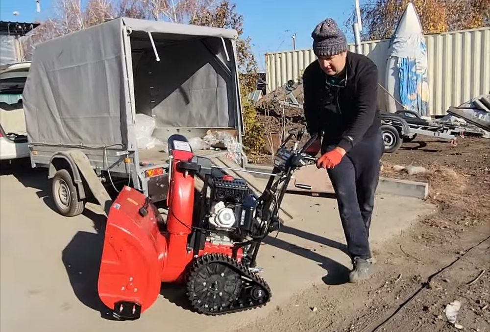 Снегоуборщик гусеничный