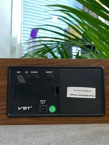 Настольная электронный часы