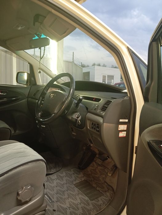 Toyota Estima 2005 год