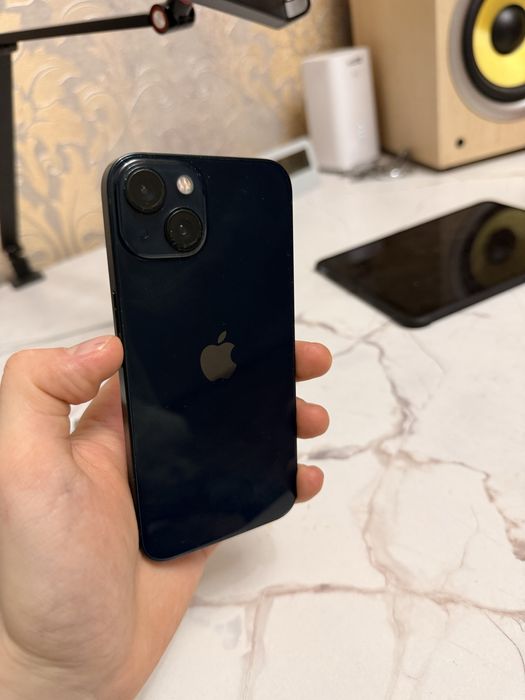 Айфон 13 в черном цвете 128 гб
