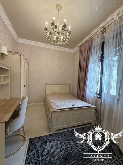 Продается дом 2.4 сотки на центр луночарском