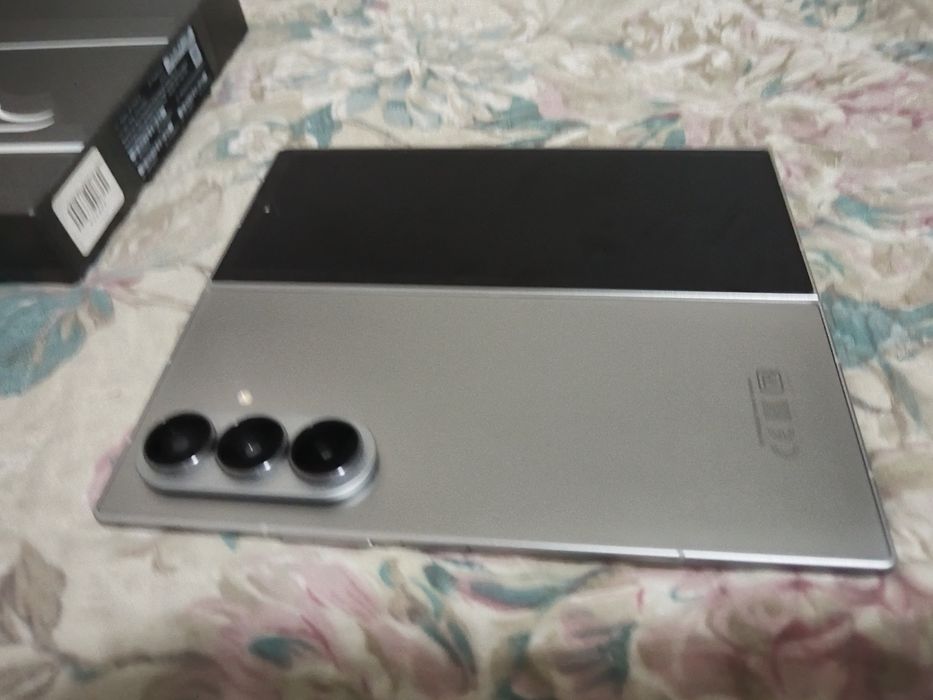 Samsung galaxy Z fold 7 . 12/512 gb.