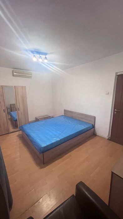 Inchiriez garsoniera decomandata cu centrala  proprie si aer conditionat