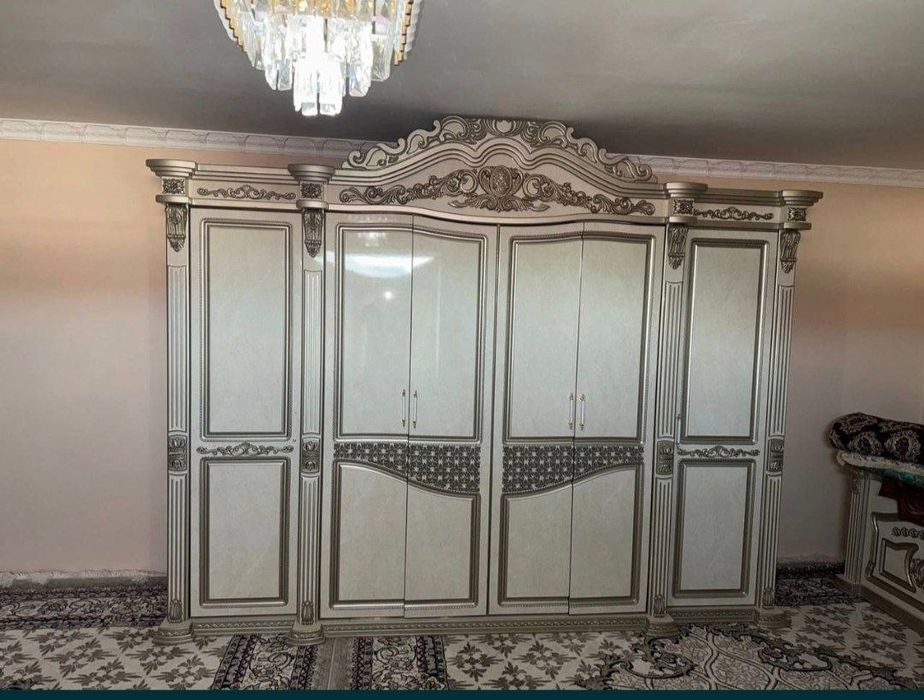 Mebel sotiladi gilami bilan