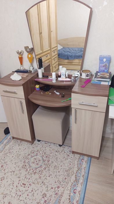 продам туалетный столик