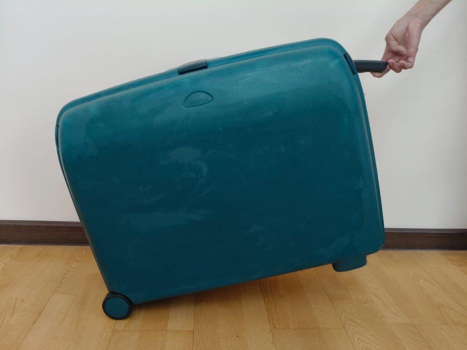 Продам чемодан Samsonite