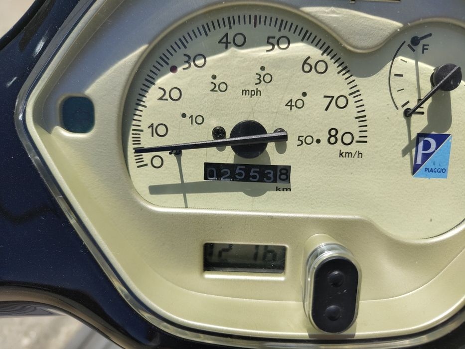 Scuter Piaggio Vespa LX50