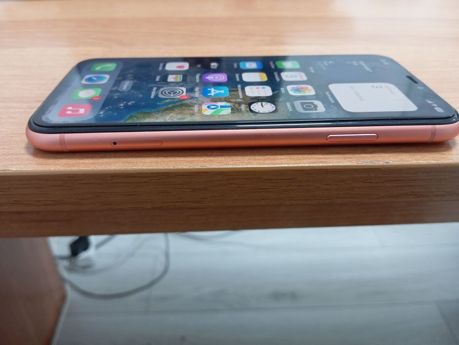 Айфон ХR в красном цвете