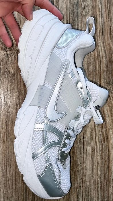 Дамски маратонки NIKE номер 42