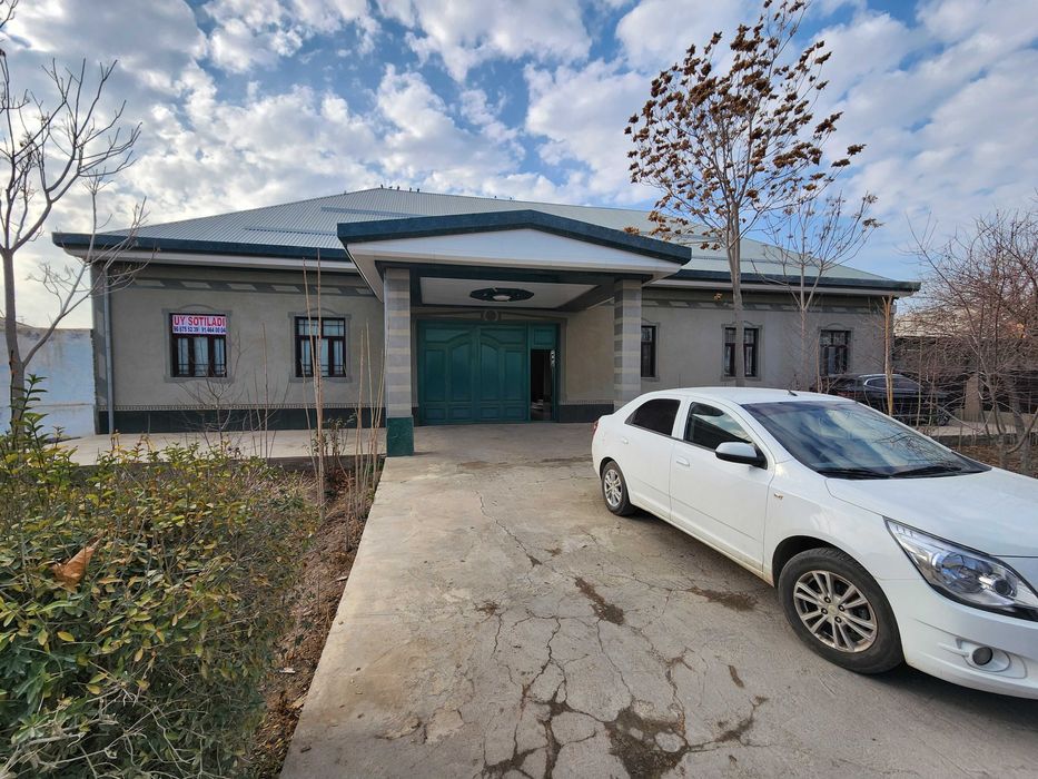 Уй сотилади. Недвижимость.