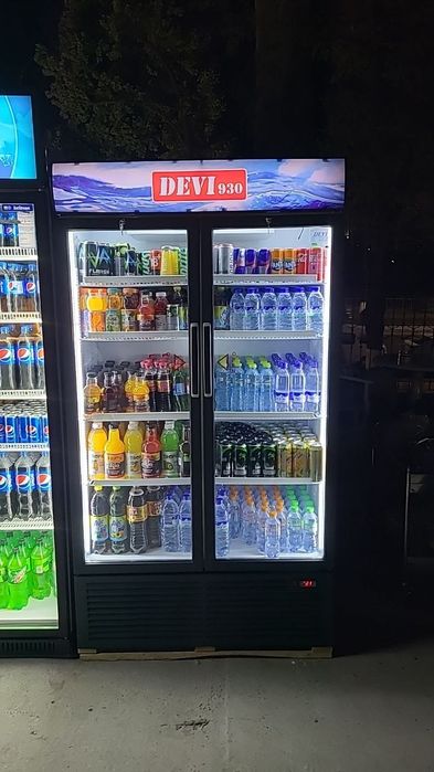 Продается витринние холодильник.