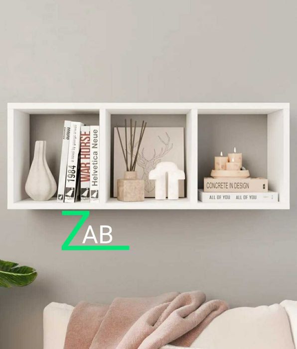 Навесная книжная полка удачное решение для гостиной и под телевизор.