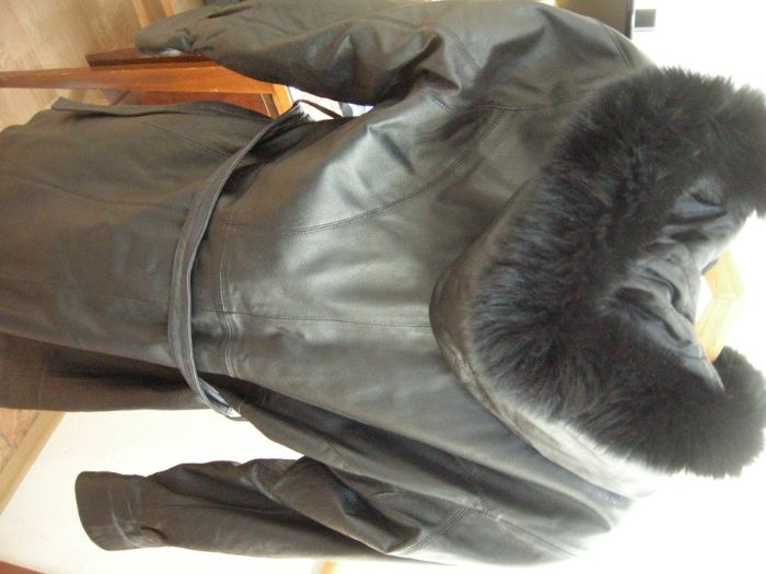 Куртка женская, с капюшоном