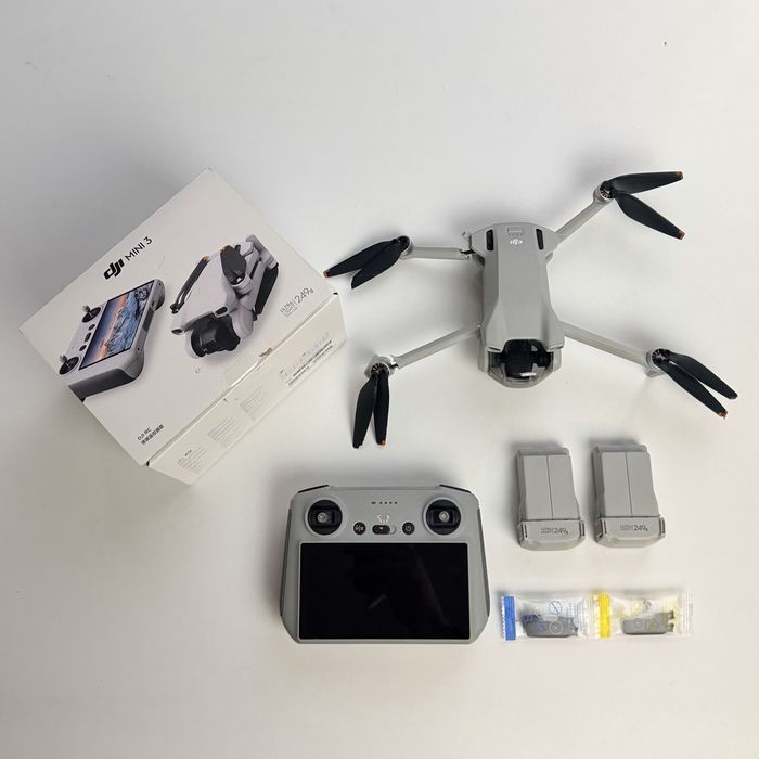 Drona Dji Mini3 smart remote. Două baterii. Două brațe rupte
