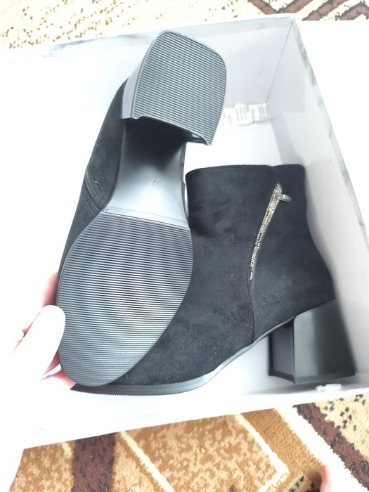 Новые ботинки замшевые