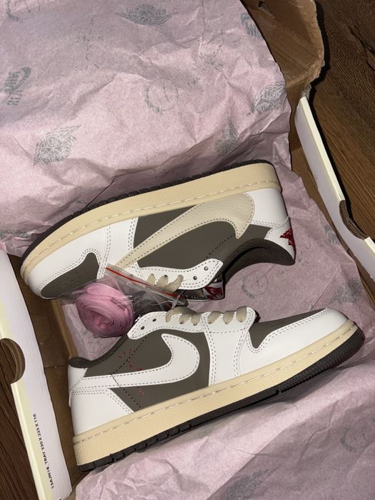 Nike Jordan X Travis Scott