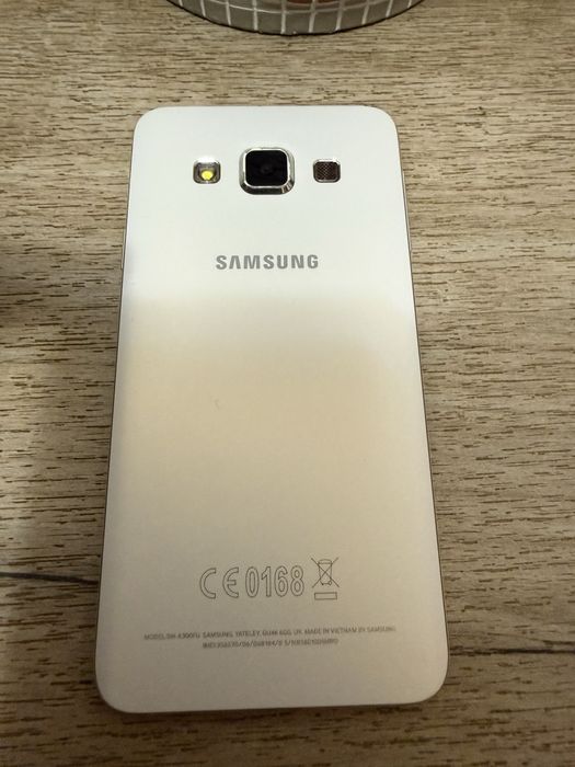 Samsung Galaxy A3 (2015) White , stare estetica foarte buna