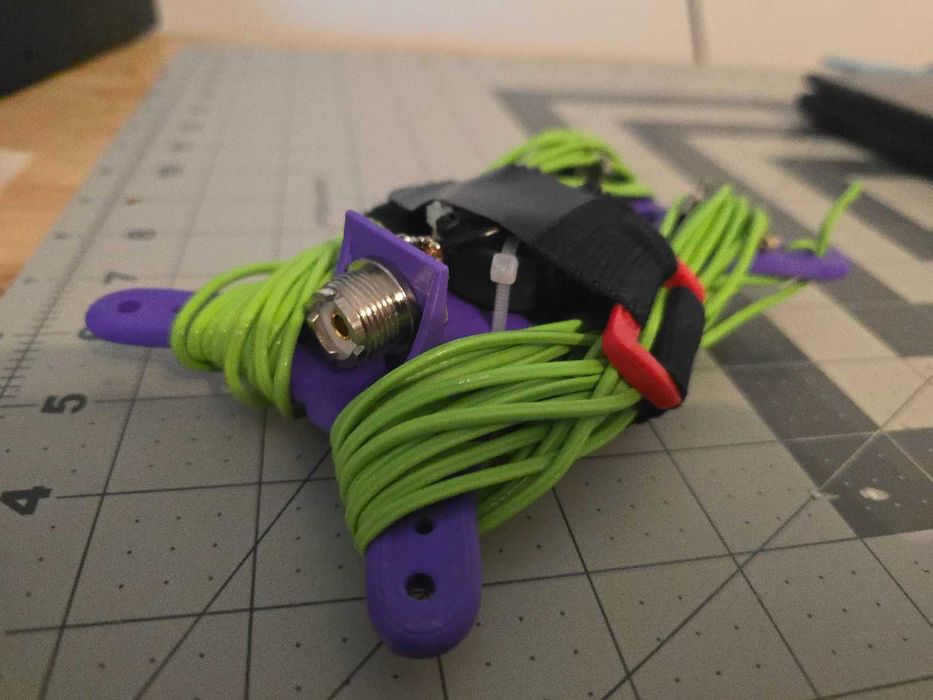 Suport pentru înfășurat firul antenei portabile - Winder