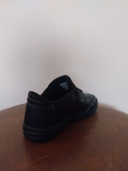 Încălțăminte adidas fără șireturi