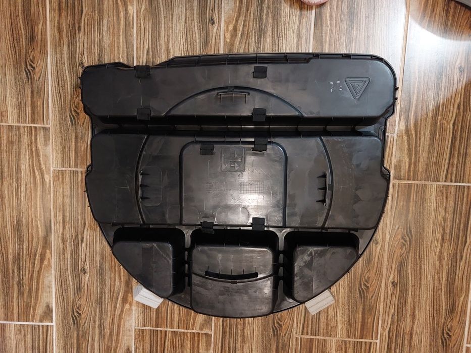 Тава над резервната гума за багажник на Хюндай i20