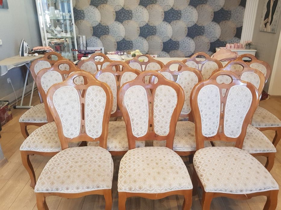 Продам 6 стульев из натурального дерева  состояние хорошие 180.000 сум