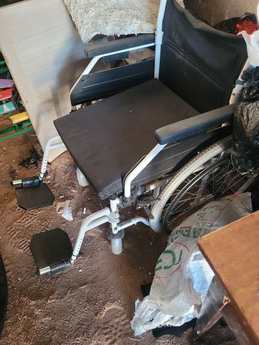 Продаю инвалидную коляску в отличном состояние