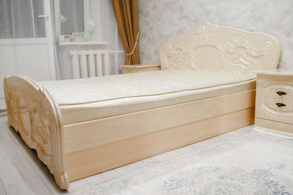 Спальный гарнитур бежевый