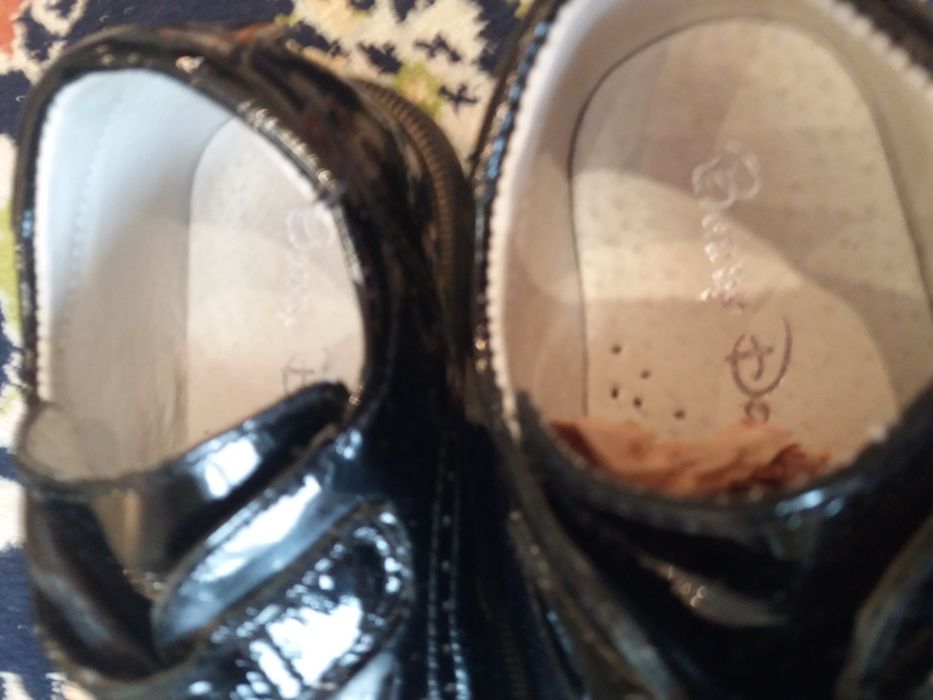 Продается ботинки классика для мальчика