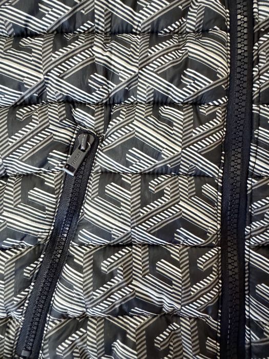 Пролетно яке на GUESS 7 год