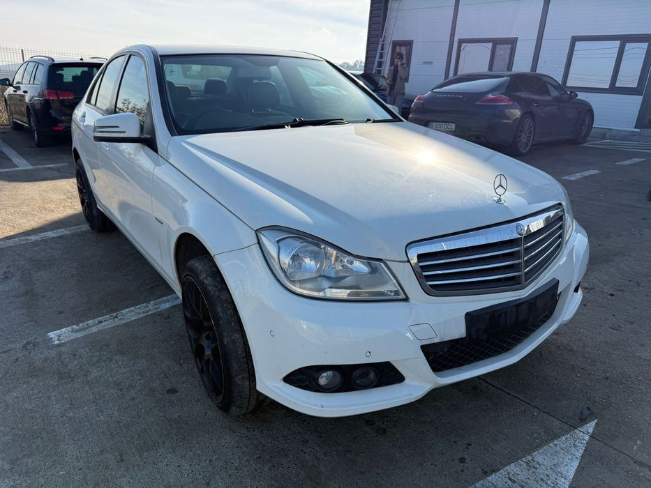 Dezmembrez / Dezmembrari / Piese / Accesorii Mercedes w204 facelift 2012 alb 2.2 cdti berlina