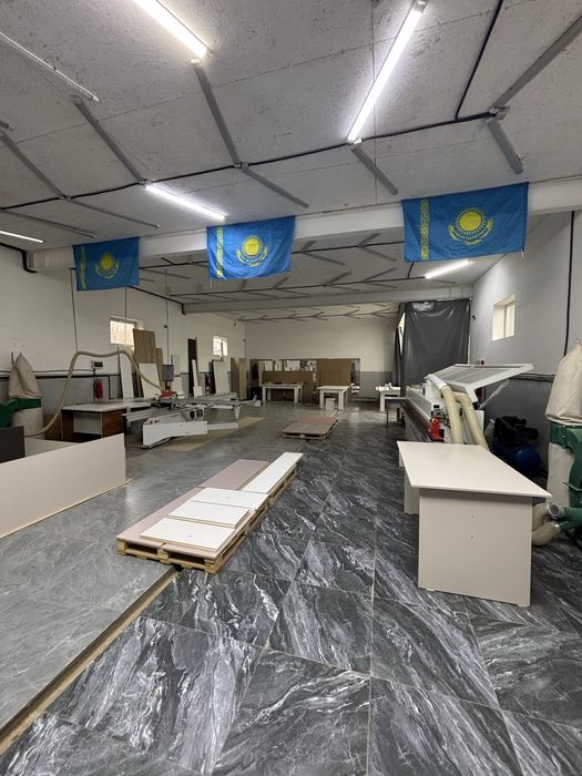 Столы под сборку в мебельном цеху