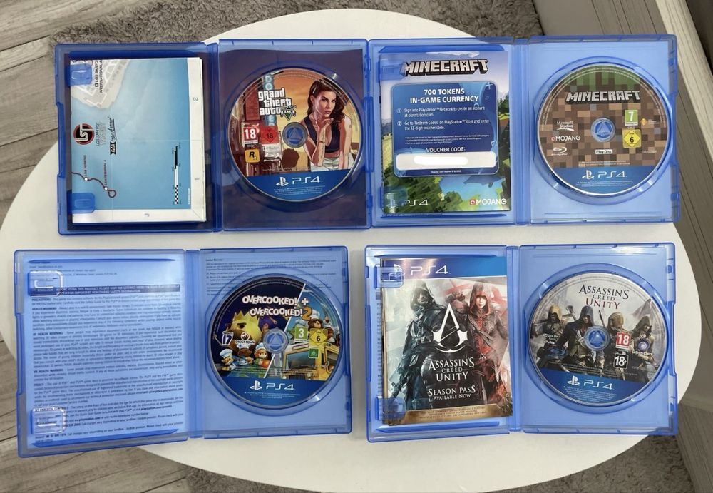 Consolă PlayStation 4 PRO 1TB + 2 controllere PS4 + 4 jocuri