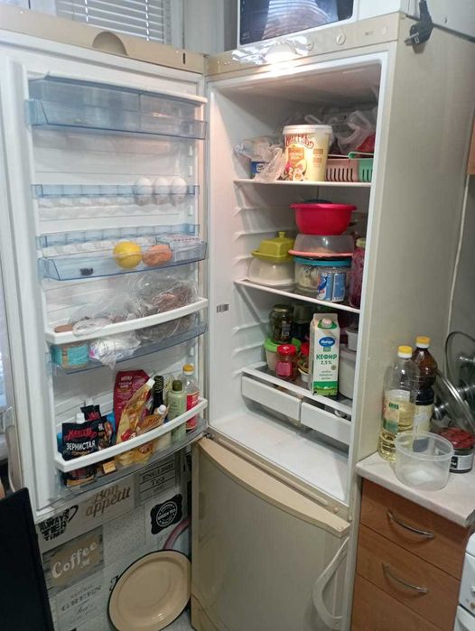 продается холодильник YestFrost