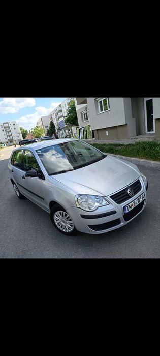 VOLKSWAGEN Polo