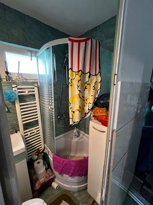 Vând casa în zona Căminul de Batrani