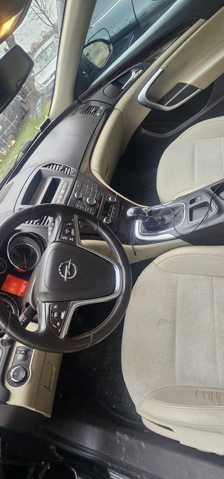 Vând OPEL INSIGNIA Sedan,an fabricație