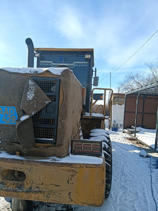 Фронтальный погрузчик