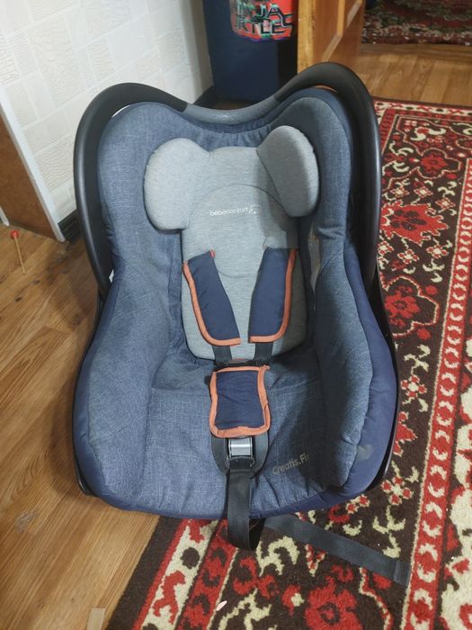 Автомобильное кресло