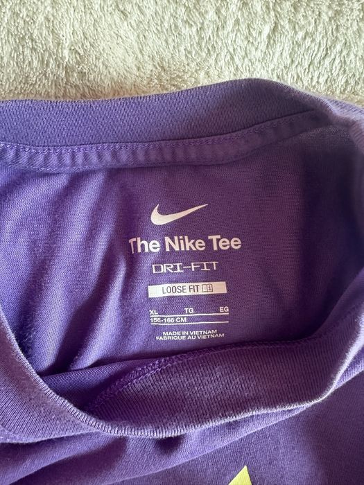 Спортна тениска Nike (The Nike Tee), с гръб, лилава, S