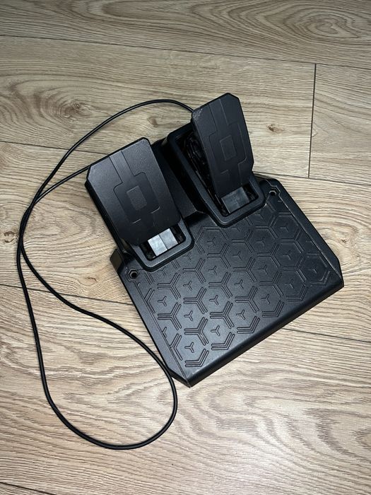 Vând Volan gaming cu schimbător de viteze și pedale