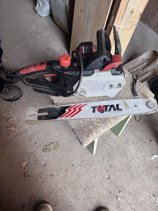 Бензопила новая.